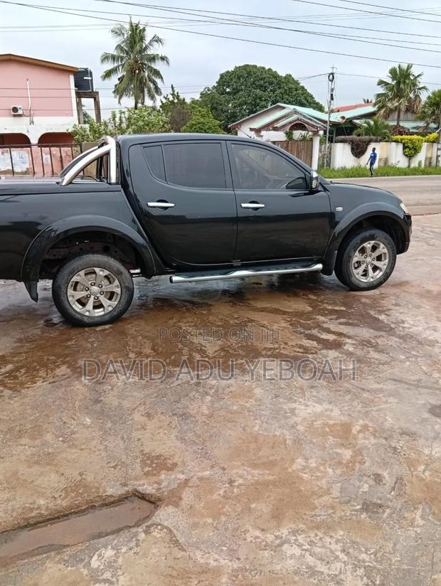 Mitsubishi L200 2013 Black