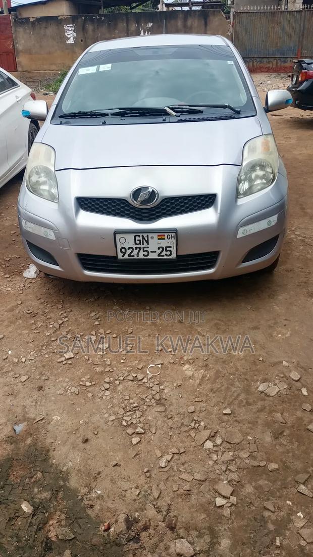 Toyota Vitz 2010 Gray