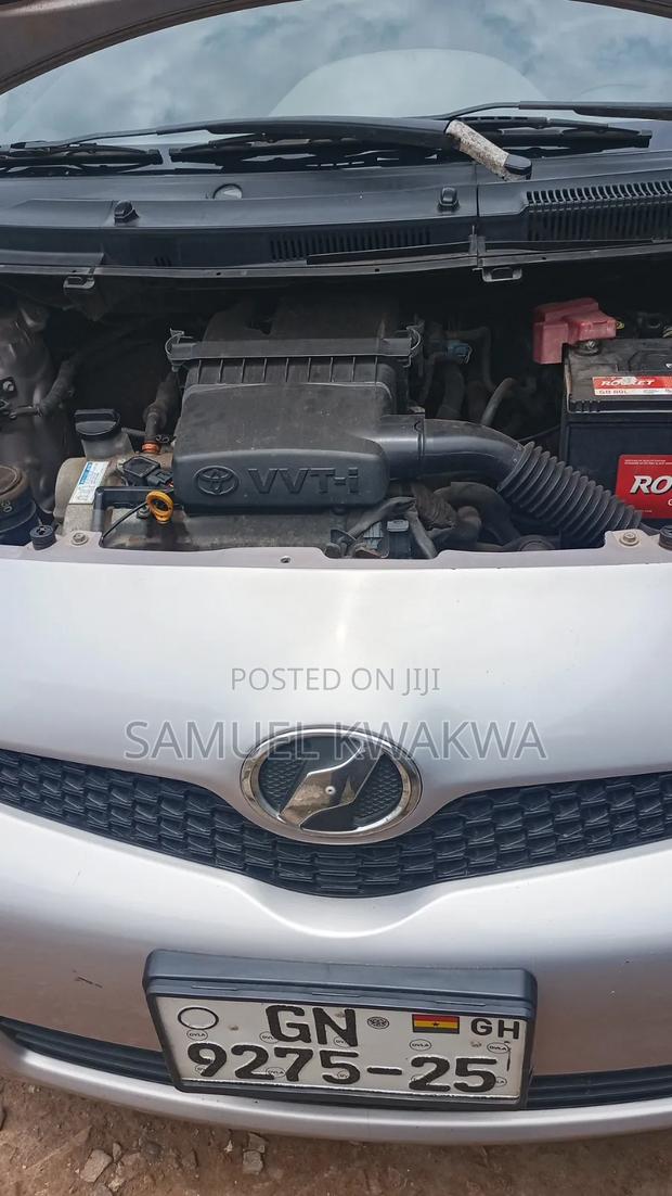 Toyota Vitz 2010 Gray
