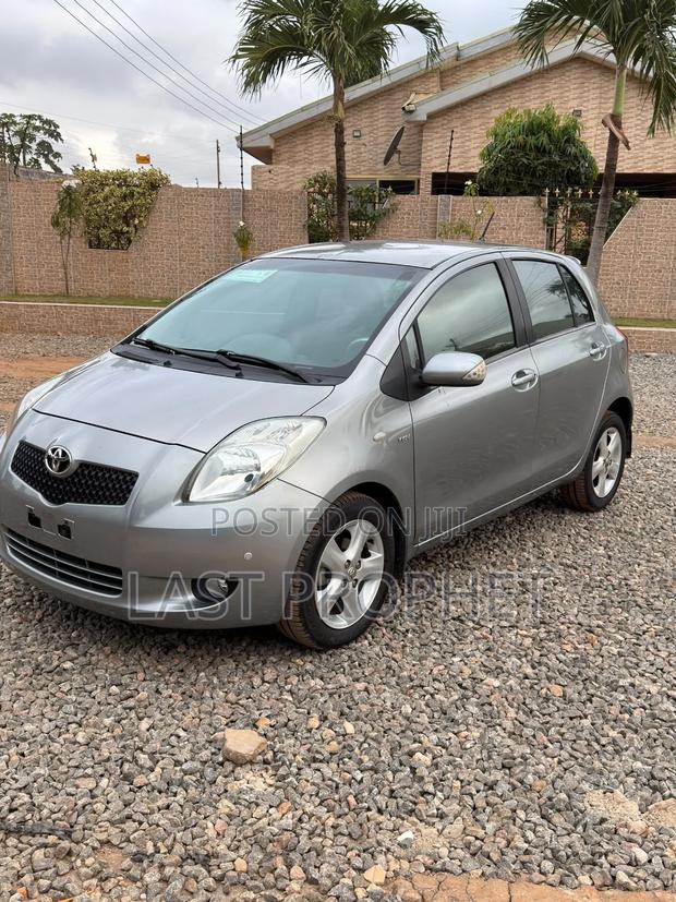 Toyota Yaris 2010 Silver