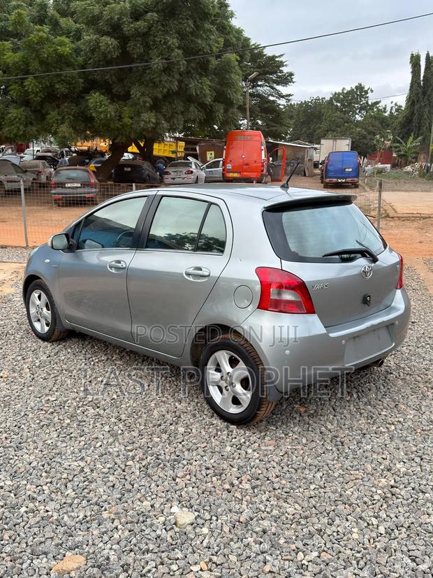 Toyota Yaris 2010 Silver