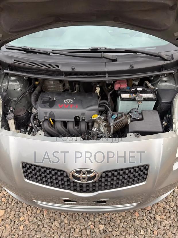 Toyota Yaris 2010 Silver