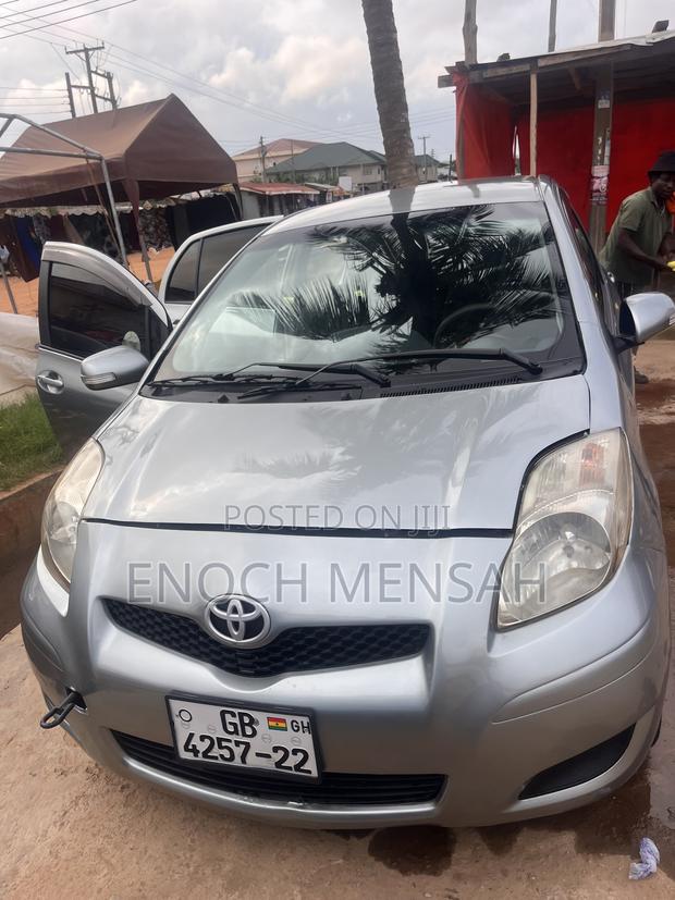 Toyota Vitz 1.3 AWD 5dr 2010 Gray