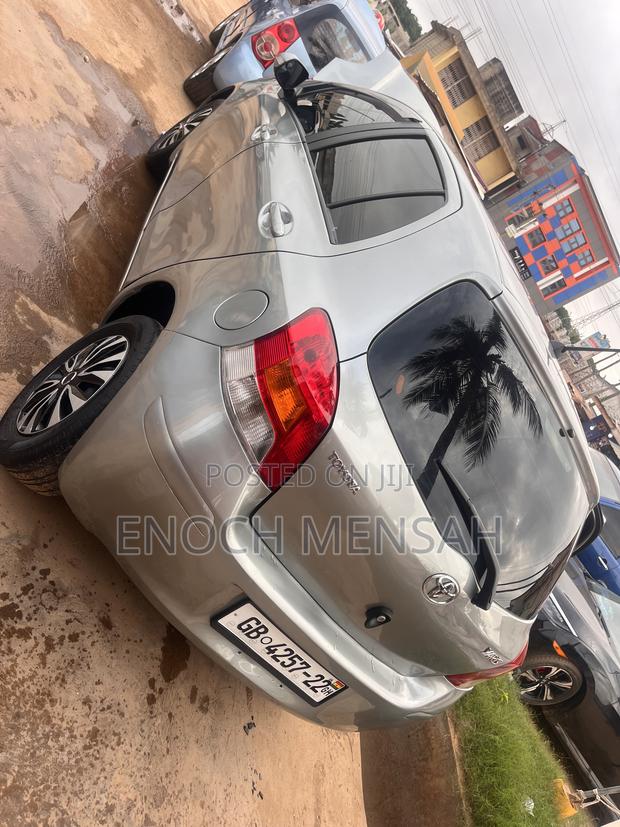 Toyota Vitz 1.3 AWD 5dr 2010 Gray