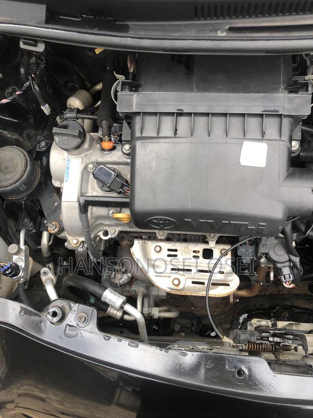 Toyota Vitz 2010 Black