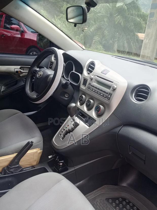 Toyota Matrix L Hatchback FWD (1.8L 4cyl 5M) 2012 White