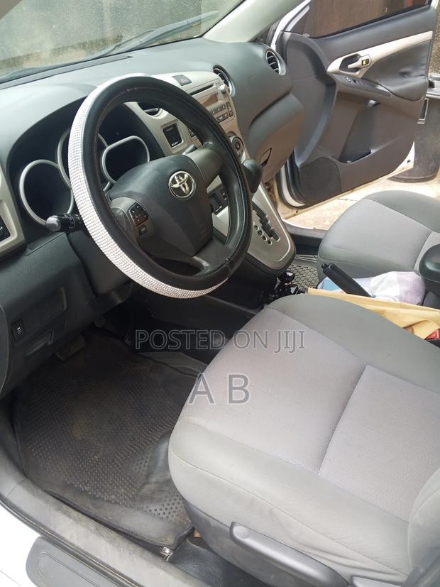 Toyota Matrix L Hatchback FWD (1.8L 4cyl 5M) 2012 White