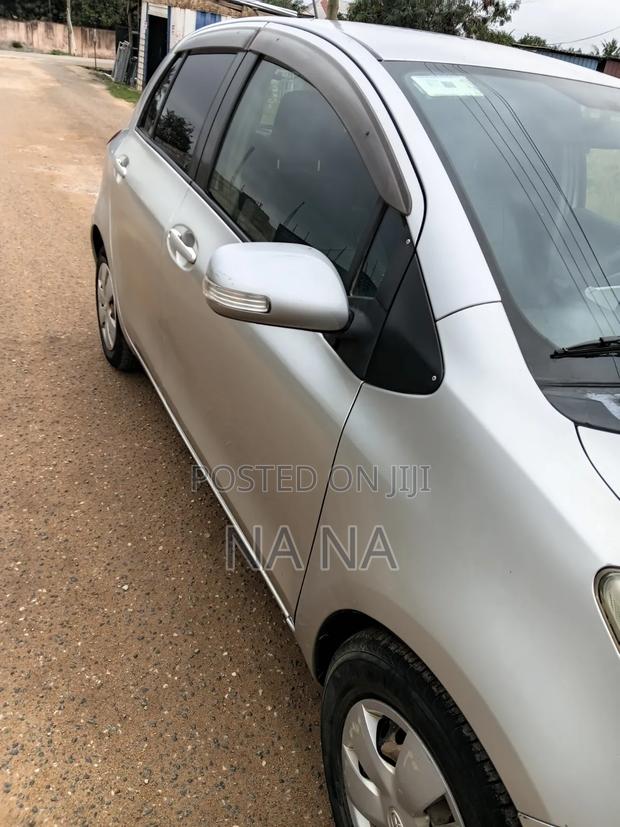Toyota Vitz 2009 Silver