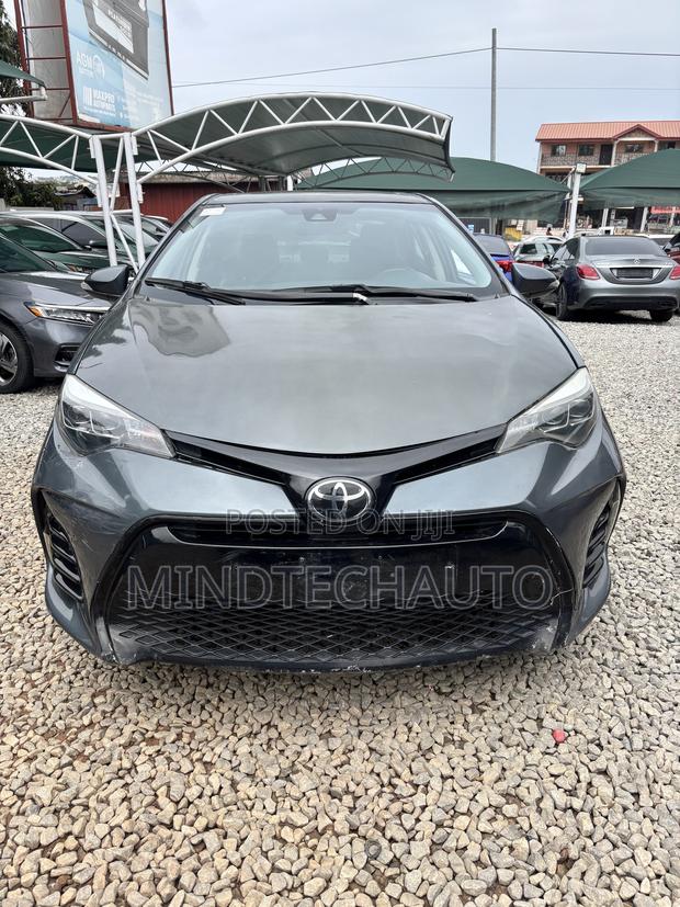 Toyota Corolla SE (1.8L 4cyl 2A) 2018 Gray