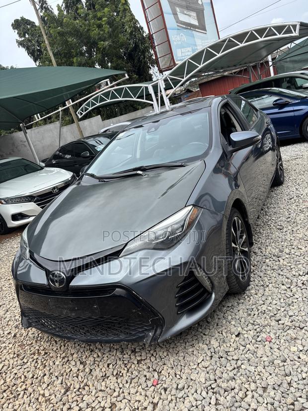 Toyota Corolla SE (1.8L 4cyl 2A) 2018 Gray