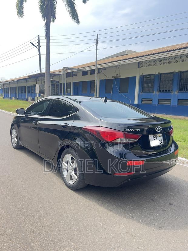 Hyundai Elantra Limited Sedan FWD (1.8L 4cyl 6A) 2016 Black