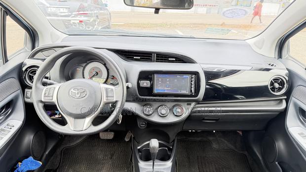 Toyota Vitz 1.0 FWD 5dr 2016 Blue