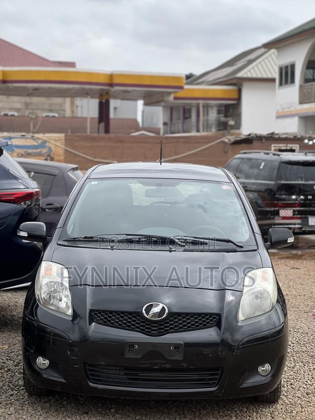 Toyota Vitz 1.3 FWD 5dr 2010 Black