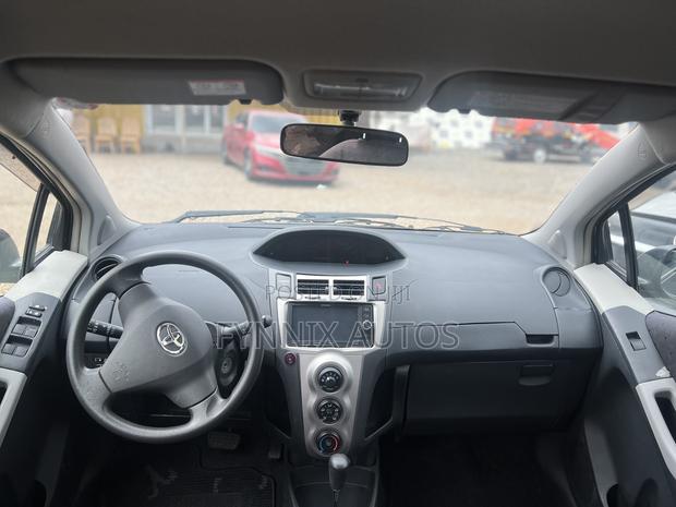 Toyota Vitz 1.3 FWD 5dr 2010 Black