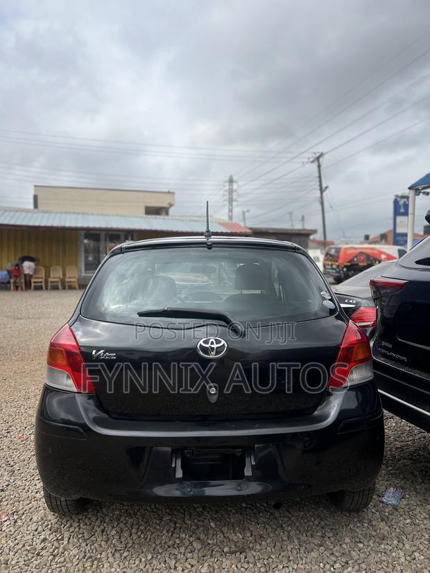 Toyota Vitz 1.3 FWD 5dr 2010 Black
