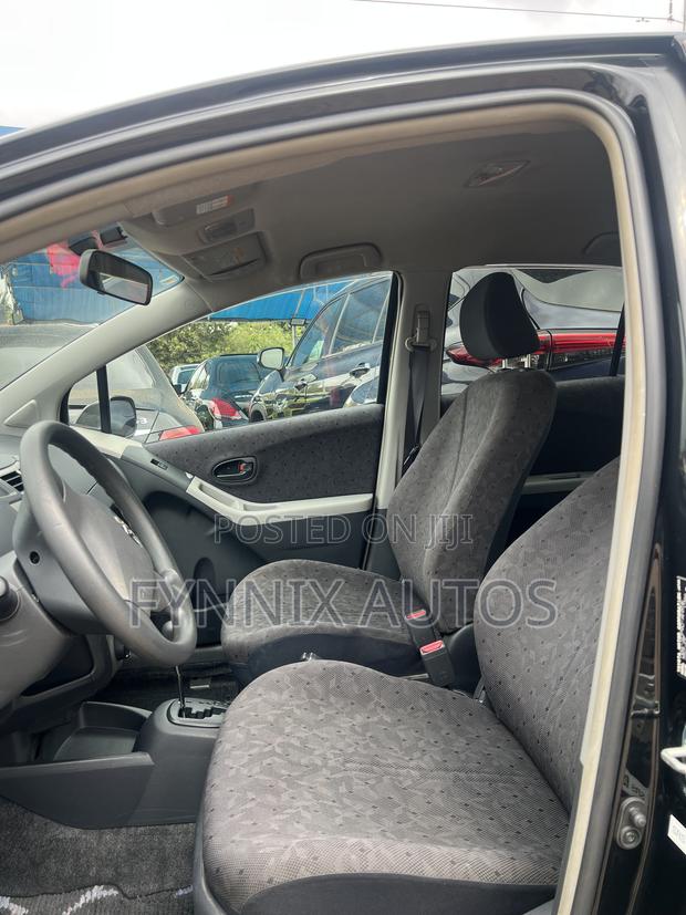 Toyota Vitz 1.3 FWD 5dr 2010 Black