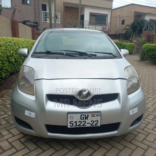 Toyota Vitz 2010 Silver