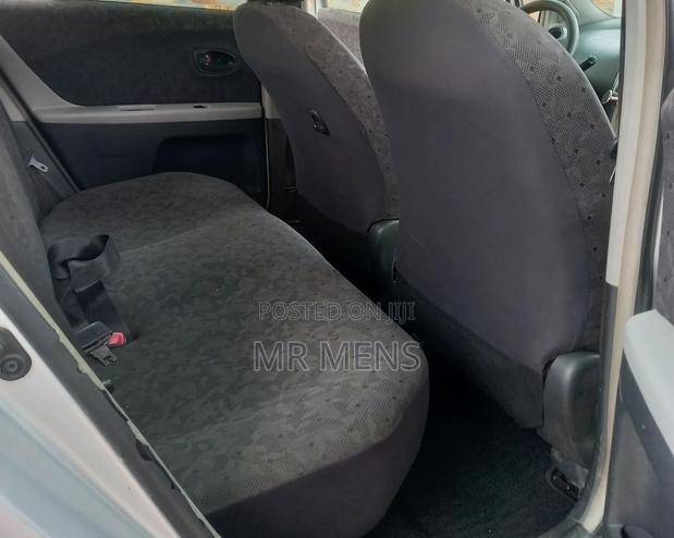 Toyota Vitz 2010 Silver