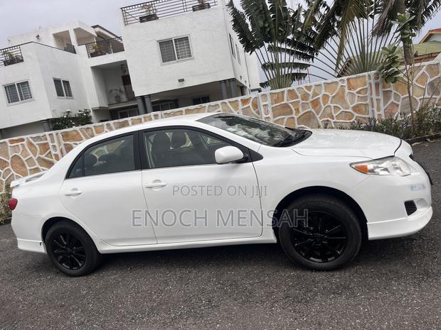 Toyota Corolla 2010 White
