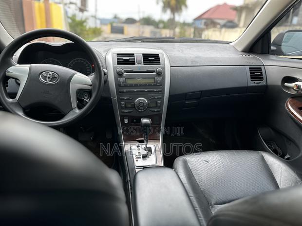 Toyota Corolla LE 4dr Sedan (1.8L 4cyl 4A) 2013 Black