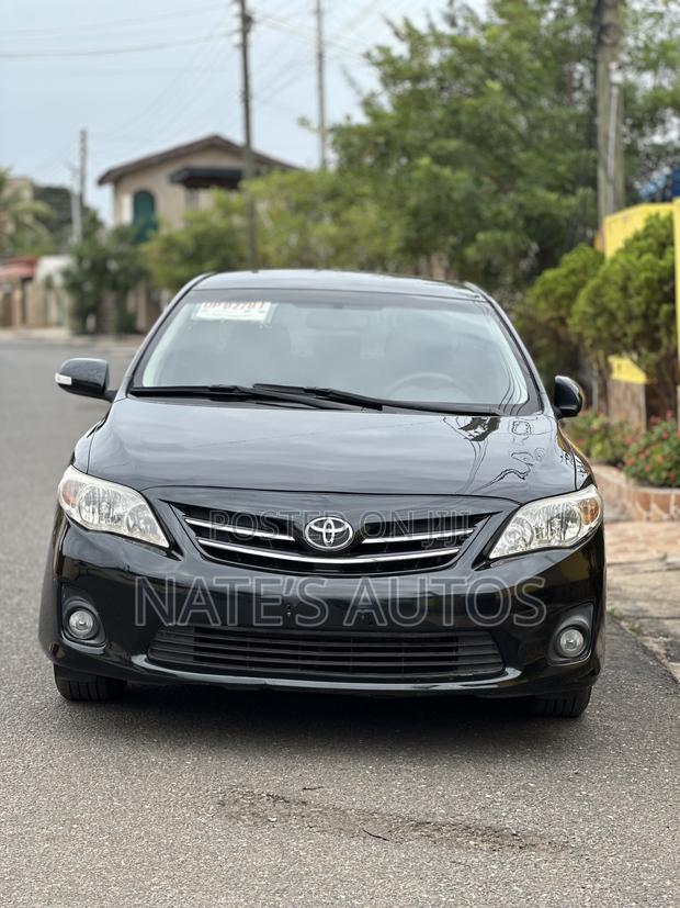Toyota Corolla LE 4dr Sedan (1.8L 4cyl 4A) 2013 Black