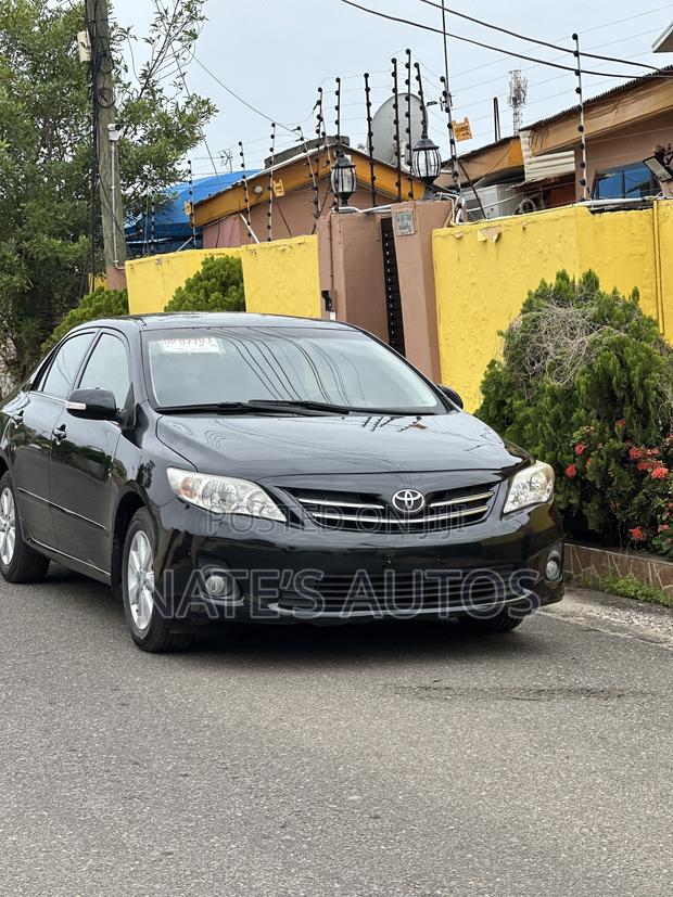Toyota Corolla LE 4dr Sedan (1.8L 4cyl 4A) 2013 Black