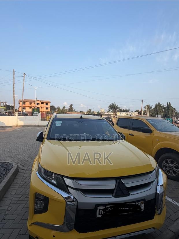 Mitsubishi L200 2020 Yellow