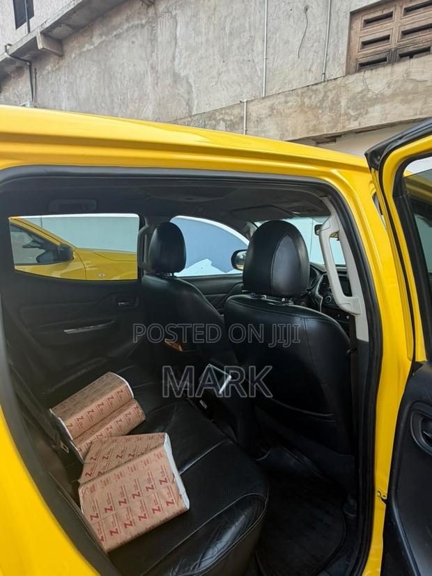 Mitsubishi L200 2020 Yellow