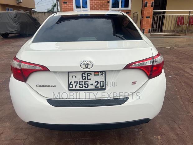 Toyota Corolla 2014 White