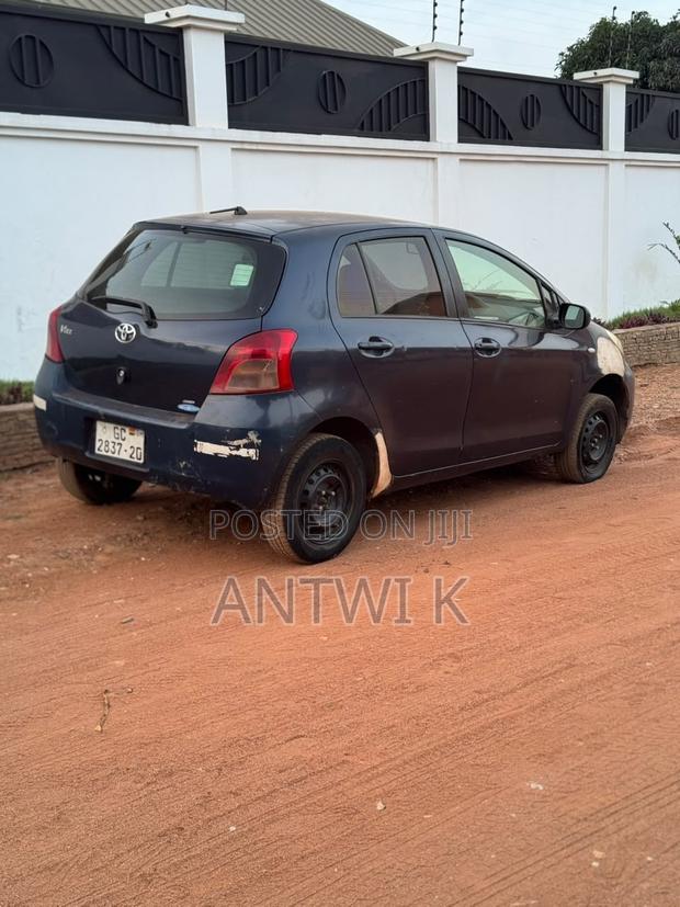 Toyota Vitz 2010 Black