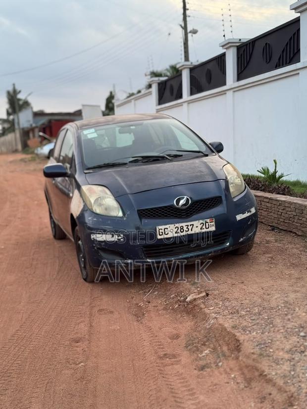 Toyota Vitz 2010 Black
