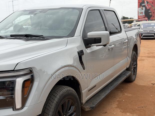 Ford F-150 LARIAT 4WD SuperCrew 6.5' Box 2025 Gray