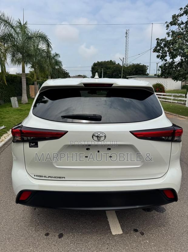 Toyota Highlander LE AWD 2020 White