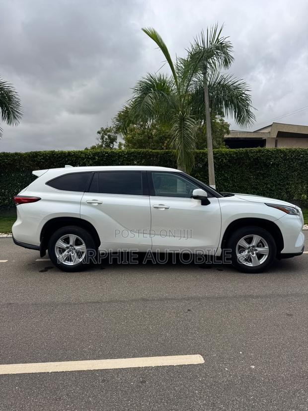 Toyota Highlander LE AWD 2020 White