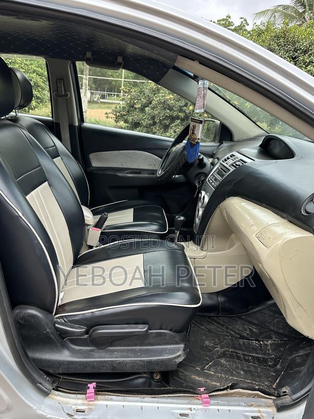 Toyota Belta 2010 Silver