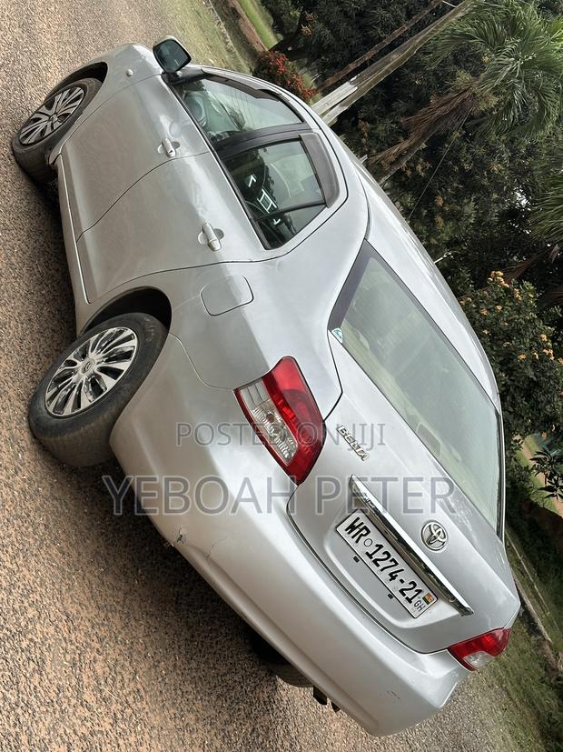 Toyota Belta 2010 Silver