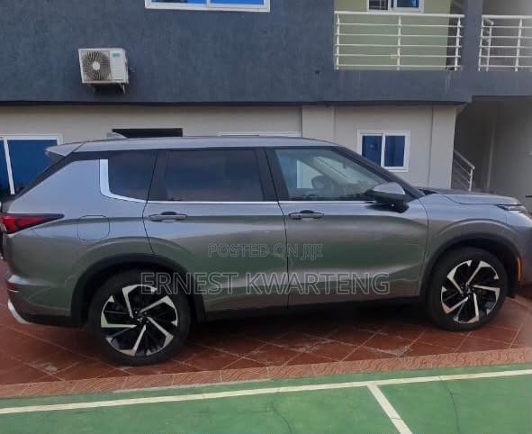 Mitsubishi Outlander 2024 Gray