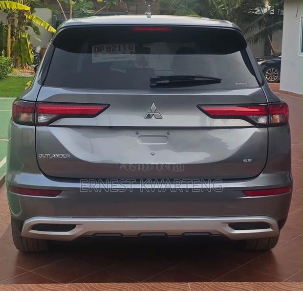 Mitsubishi Outlander 2024 Gray