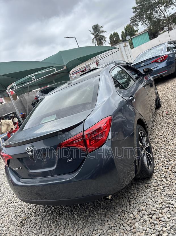 Toyota Corolla SE (1.8L 4cyl 2A) 2018 Gray