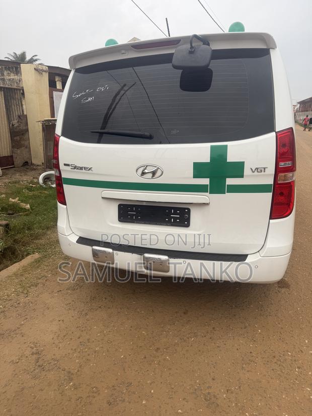 Hyundai H200 2017 White