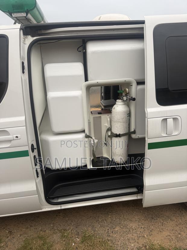 Hyundai H200 2017 White