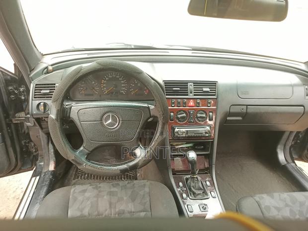 Mercedes-Benz C180 2001 Black