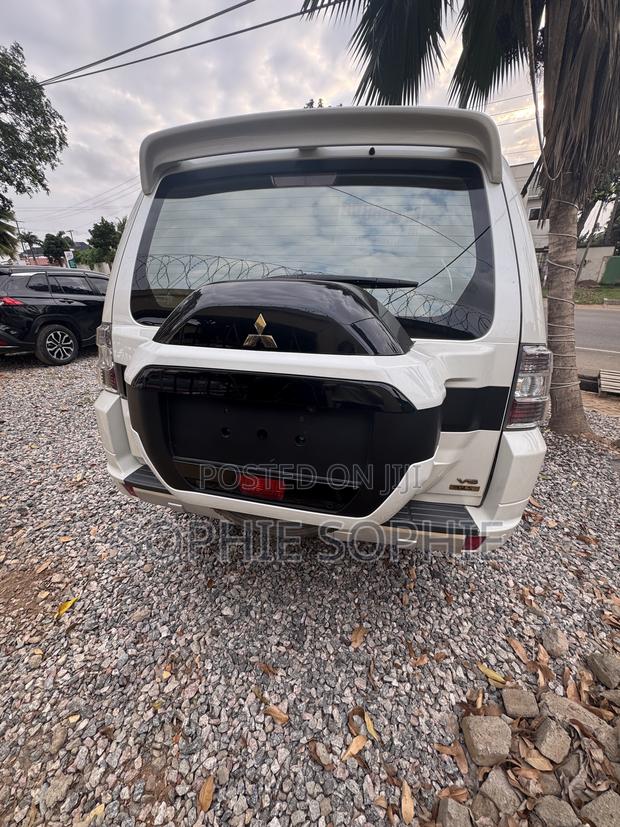 Mitsubishi Pajero V90 3.0 V6 GLS/GLX 2020 Gold