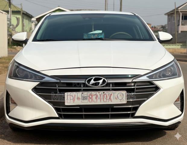Hyundai Elantra 2019 White