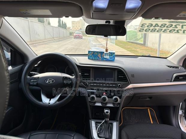 Hyundai Elantra 2019 White