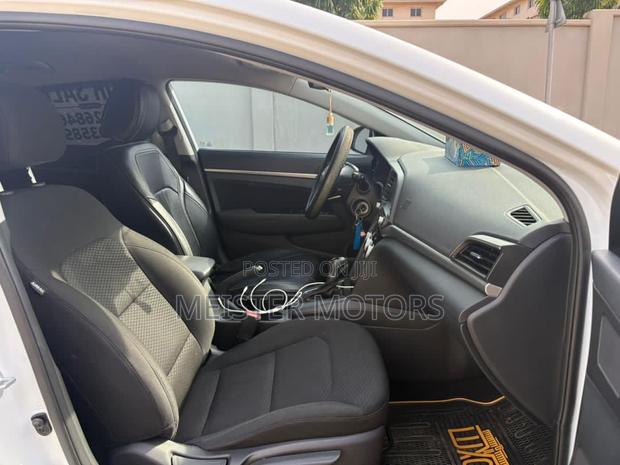 Hyundai Elantra 2019 White