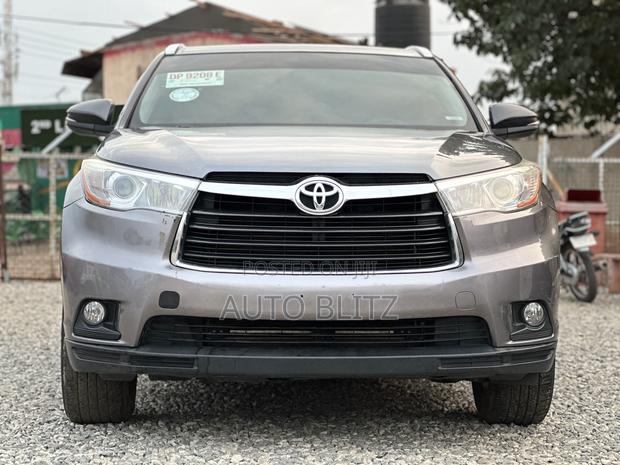 Toyota Highlander XLE V6 4x4 (3.5L 6cyl 6A) 2016 Gray