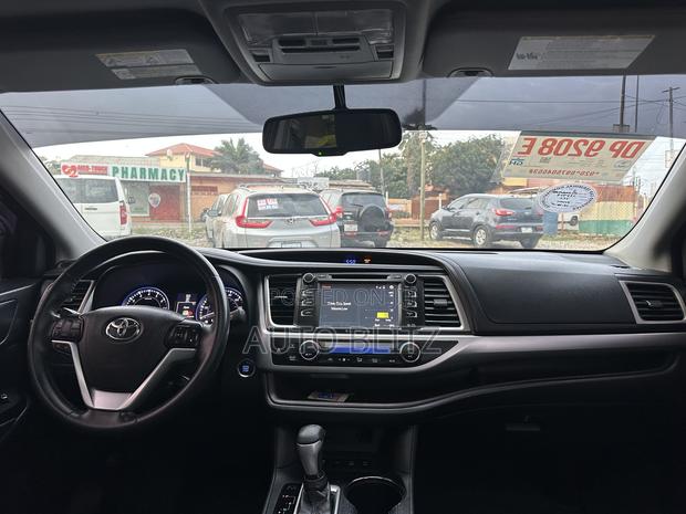 Toyota Highlander XLE V6 4x4 (3.5L 6cyl 6A) 2016 Gray