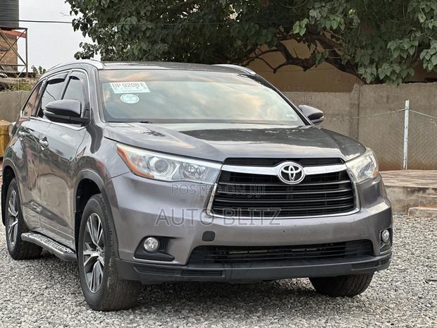 Toyota Highlander XLE V6 4x4 (3.5L 6cyl 6A) 2016 Gray