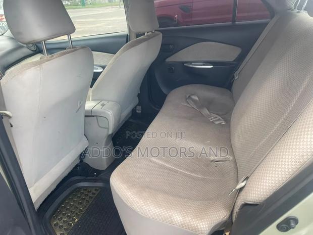 Toyota Belta 2010 Gold